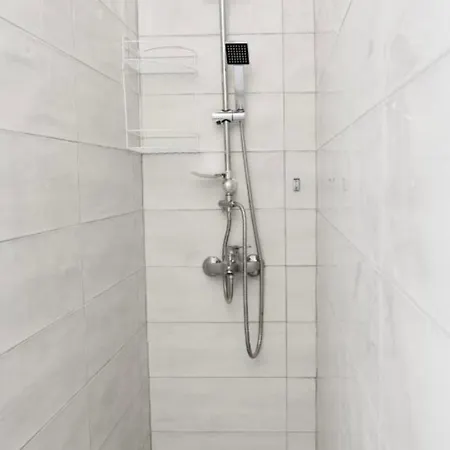 A Casa Dei Nonni מלון דירות טיראנה